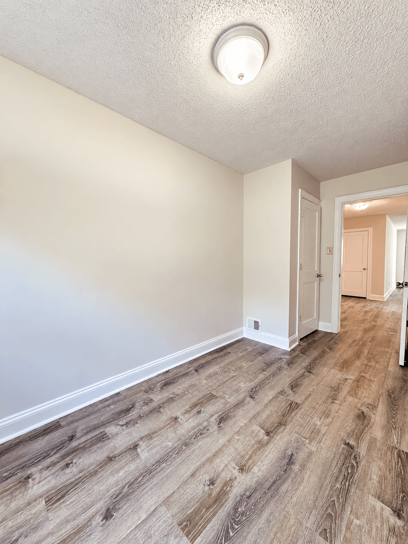 Rockville Apartment: 205 Dawson Ave