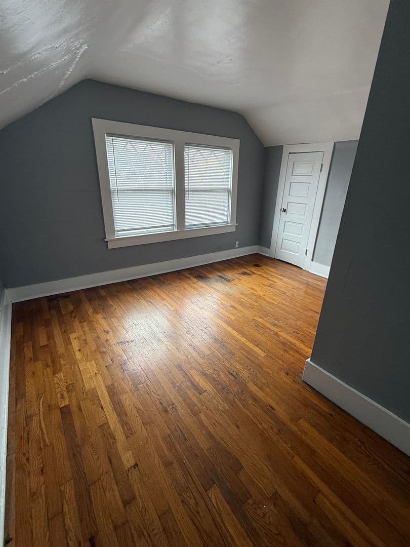 Kansas City Apartment: 3826 Warwick Blvd