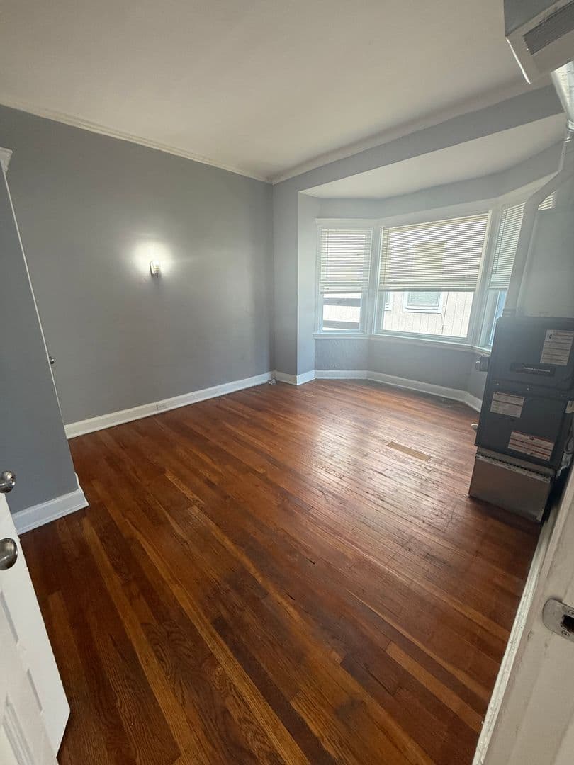Kansas City Apartment: 4144-4146 Warwick Blvd