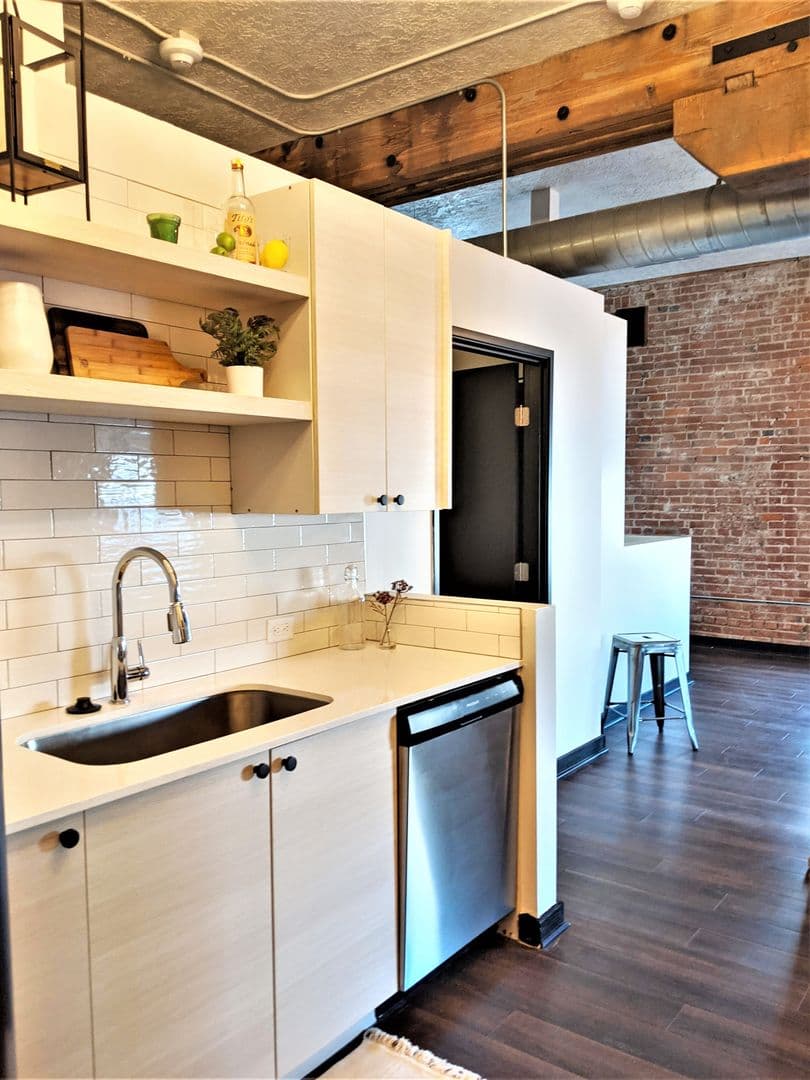 Kansas City Apartment: 425 Washington St