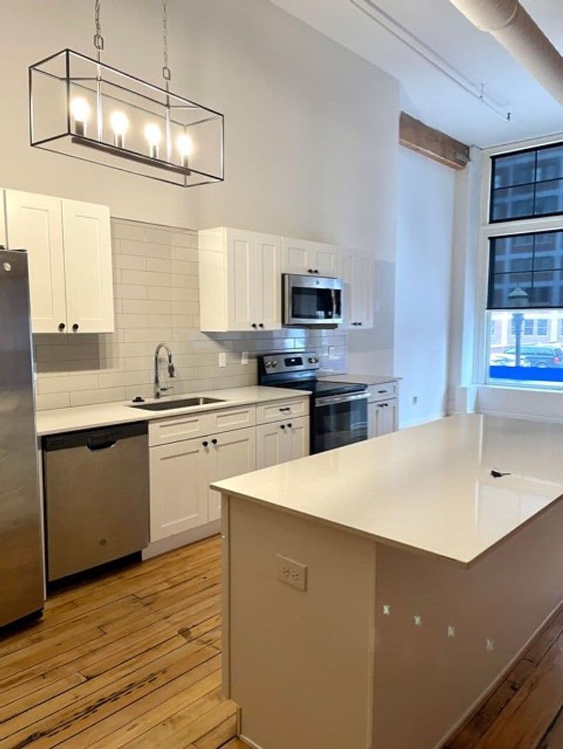 Kansas City Apartment: 218 Delaware St