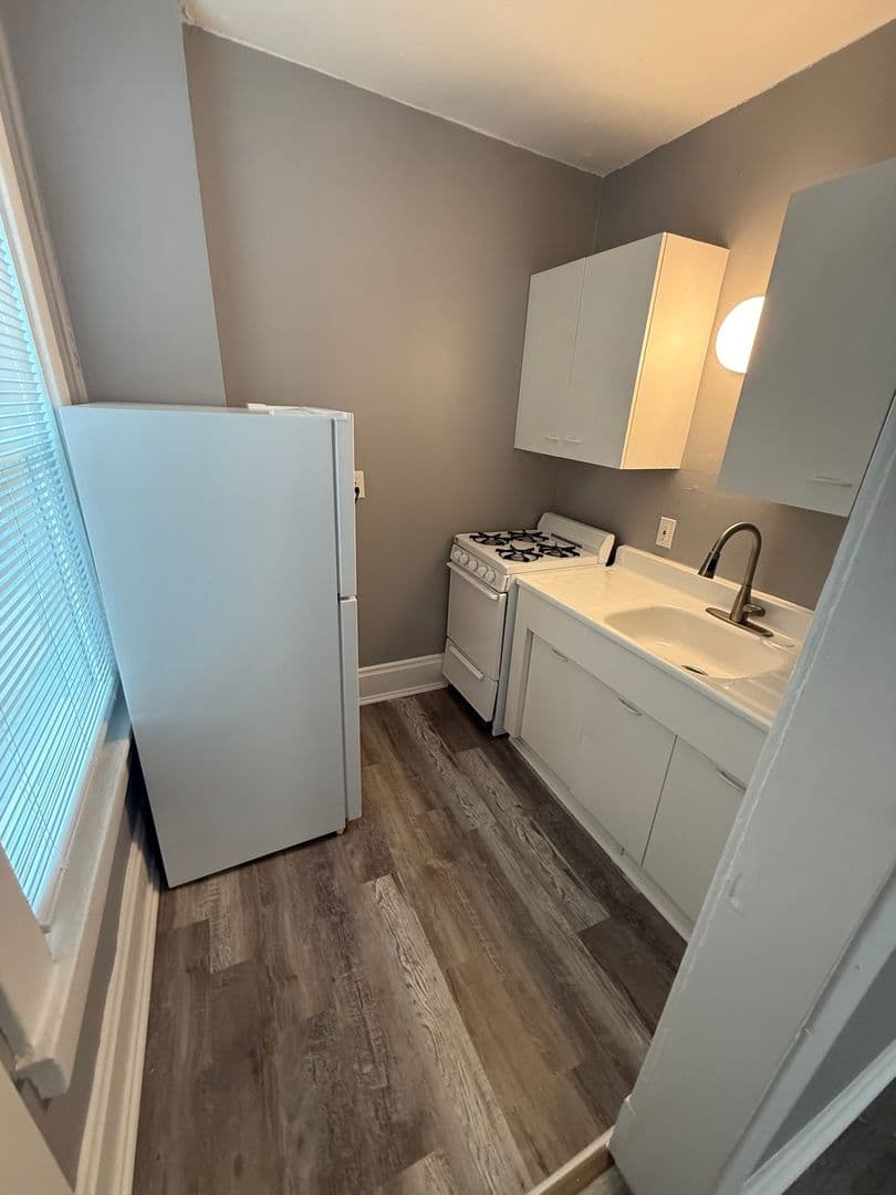 Kansas City Apartment: 3966 Warwick Blvd