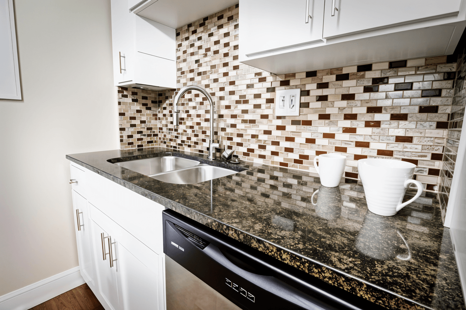 Kansas City Apartment: 4427 Holly Street