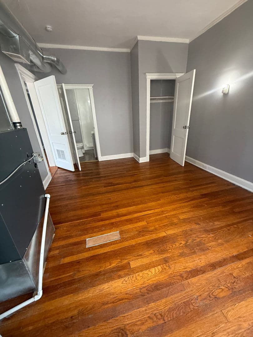 Kansas City Apartment: 4144-4146 Warwick Blvd
