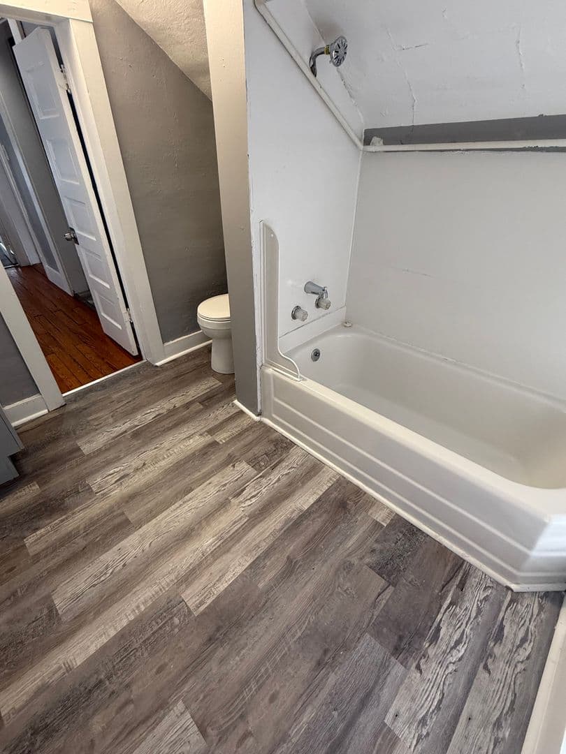 Kansas City Apartment: 3826 Warwick Blvd