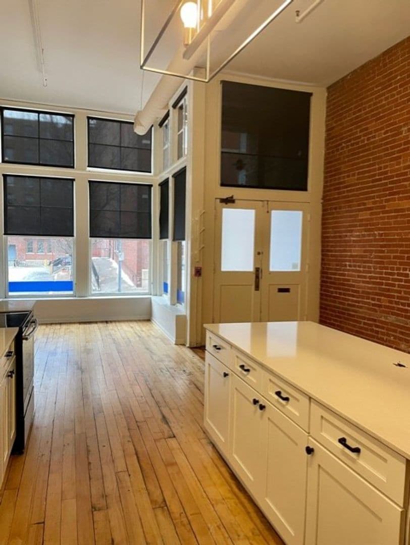 Kansas City Apartment: 218 Delaware St