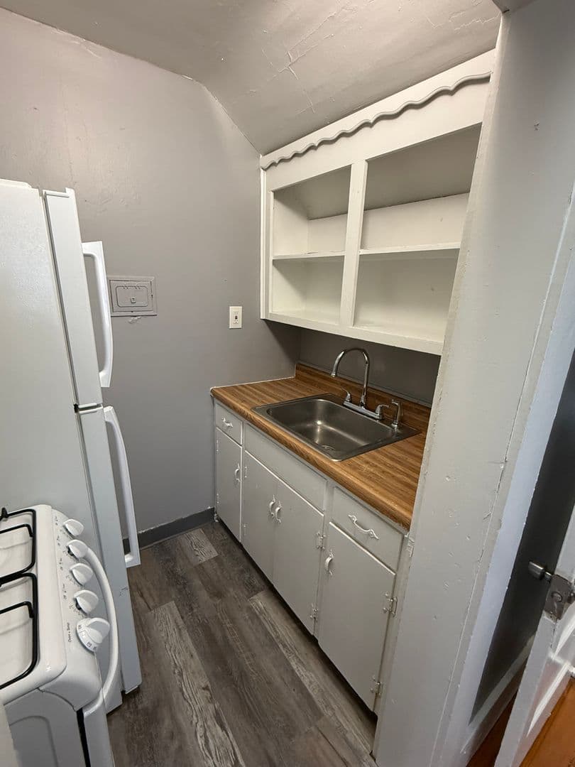 Kansas City Apartment: 3826 Warwick Blvd