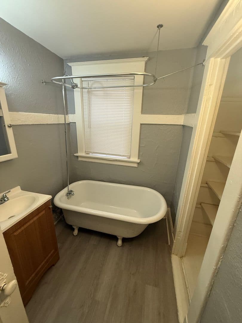 Kansas City Apartment: 4128-4130 Warwick Blvd