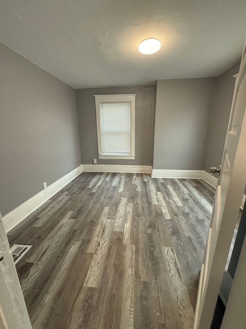 Kansas City Apartment: 3966 Warwick Blvd