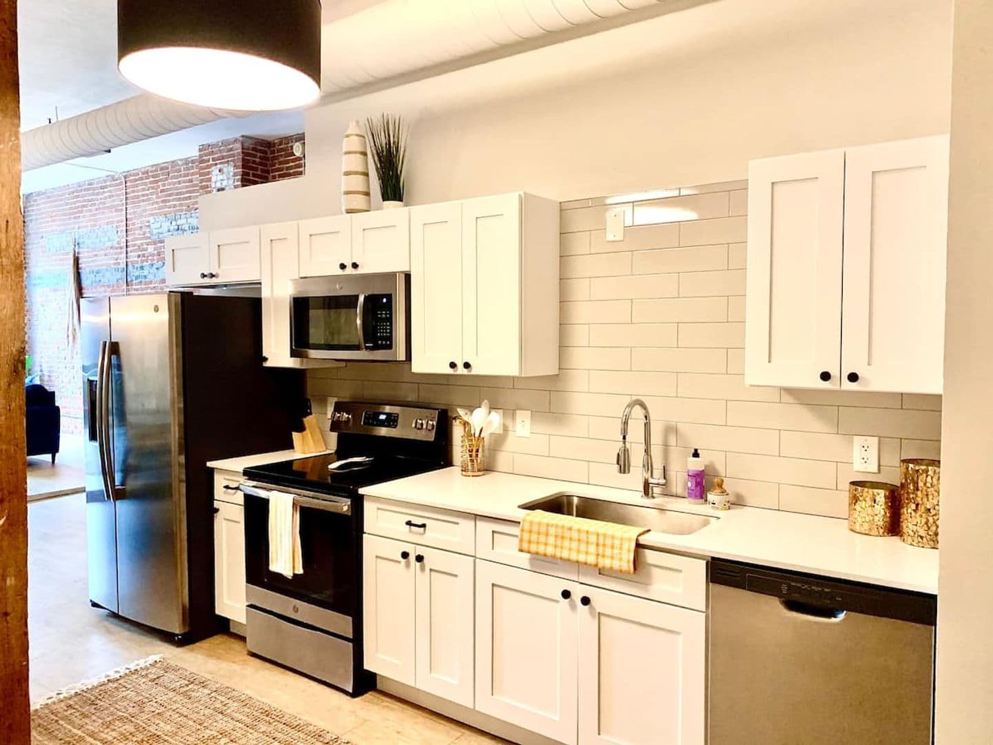 Kansas City Apartment: 218 Delaware St