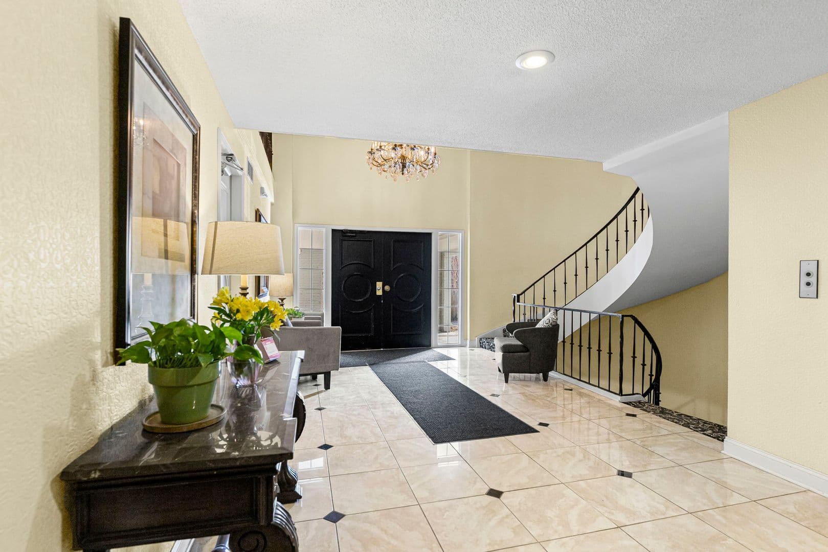 Fairway Apartment: 2900 W. 53rd Street