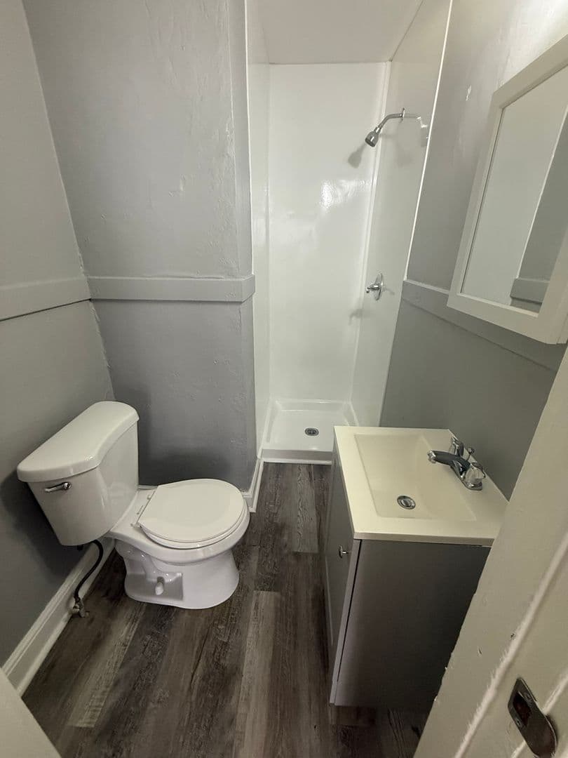 Kansas City Apartment: 4144-4146 Warwick Blvd