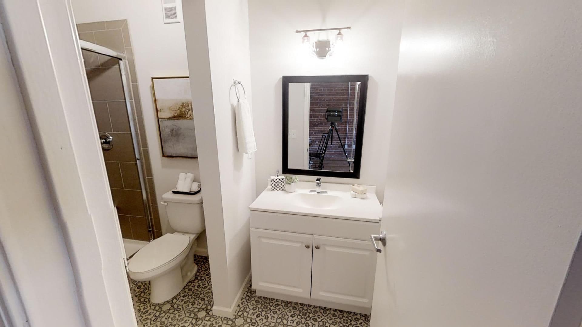Kansas City Apartment: 218 Delaware St