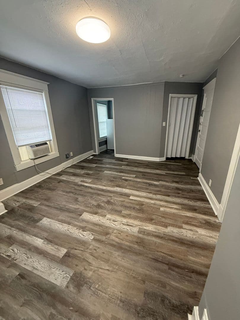 Kansas City Apartment: 3966 Warwick Blvd
