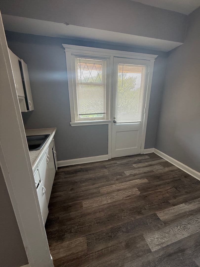 Kansas City Apartment: 4144-4146 Warwick Blvd