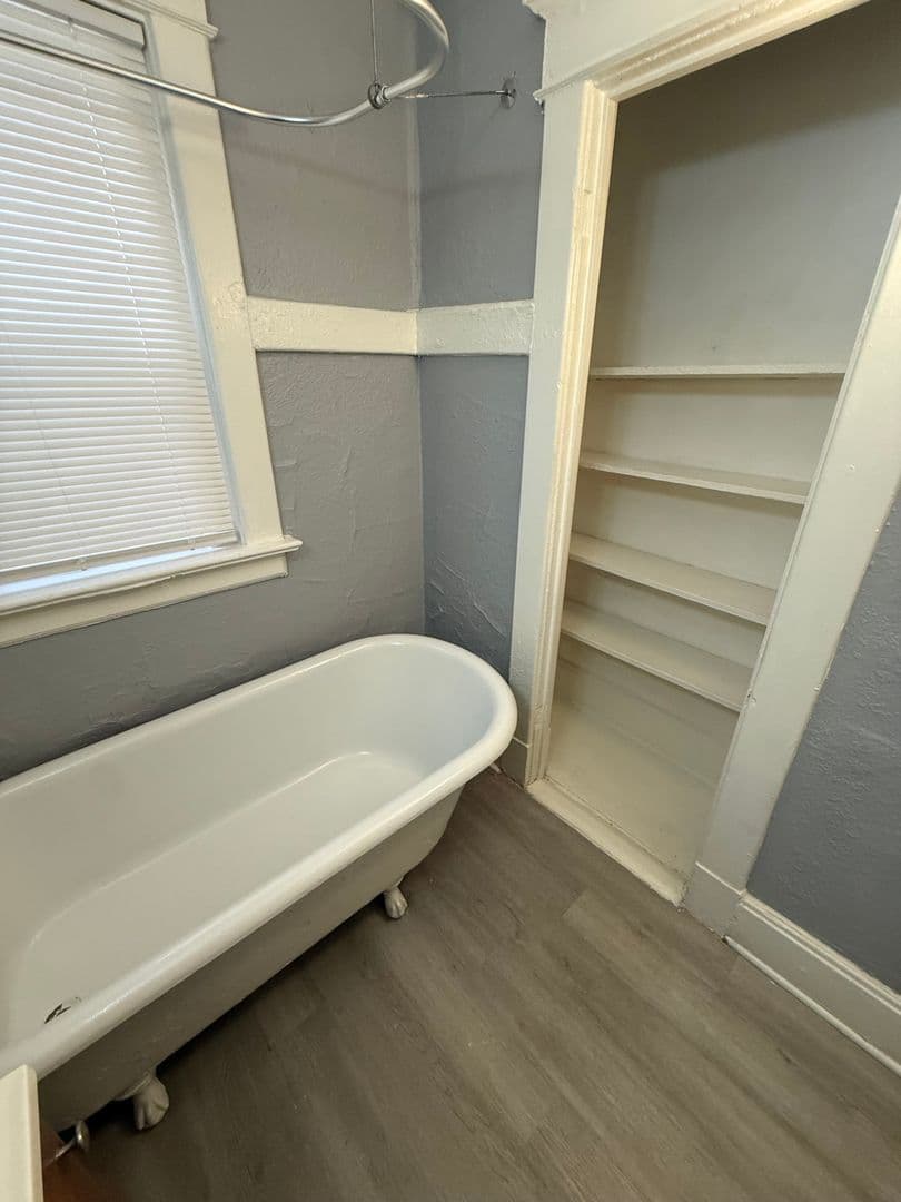 Kansas City Apartment: 4128-4130 Warwick Blvd