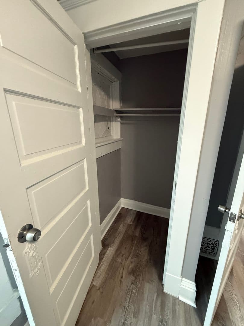 Kansas City Apartment: 3966 Warwick Blvd