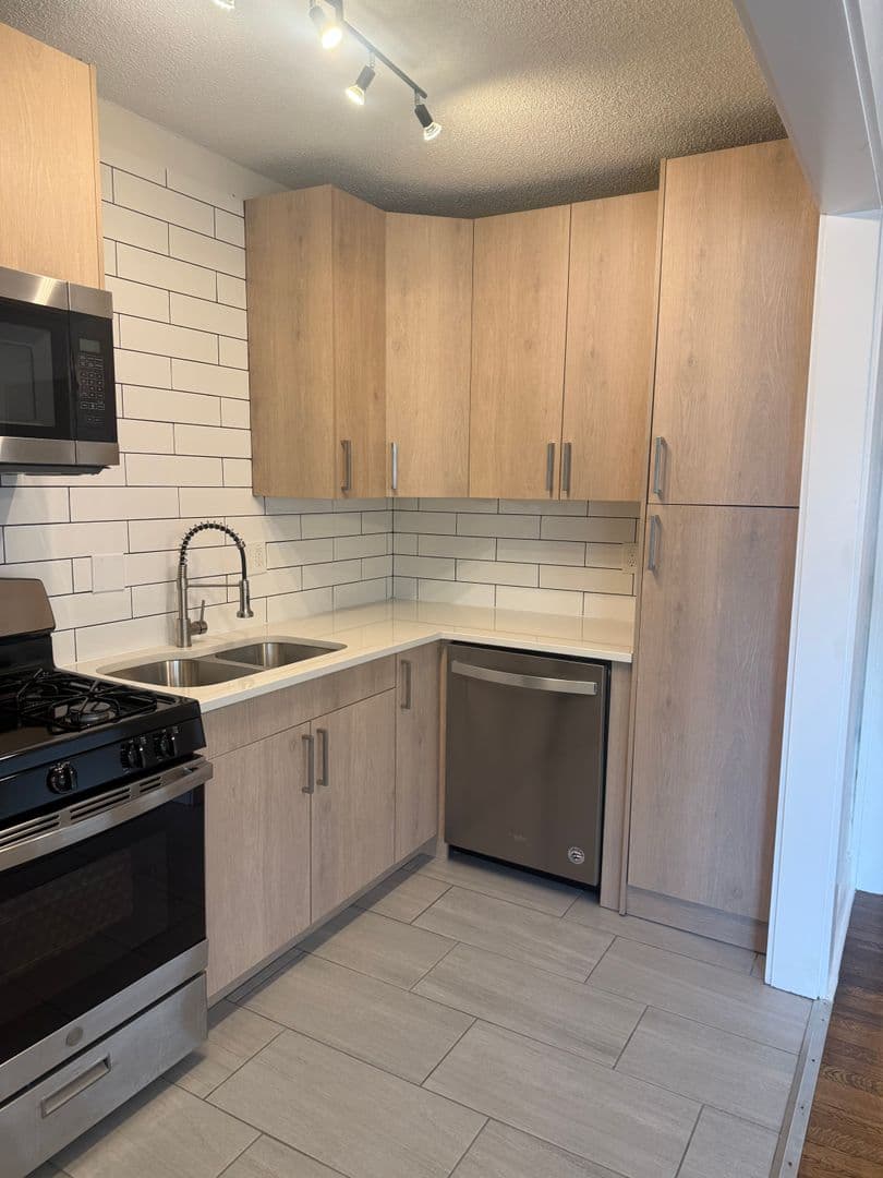 Kansas City Apartment: 4319 - 4327 Mercier Street