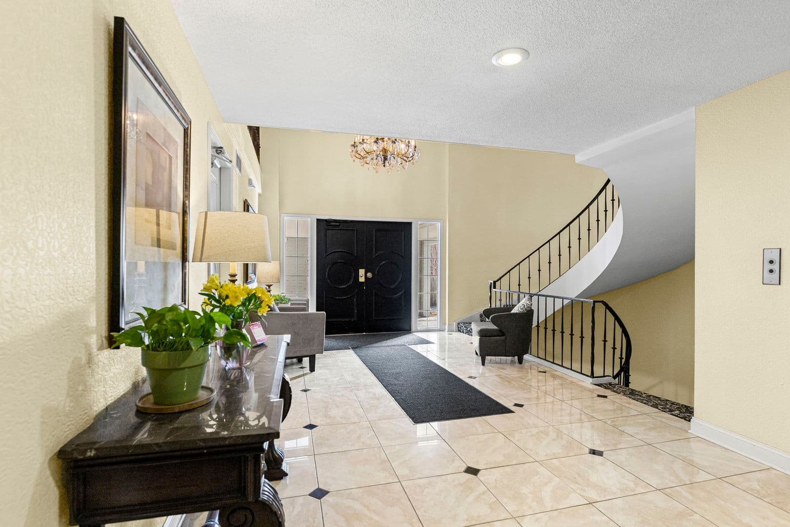 Fairway Apartment: 2900 W. 53rd Street