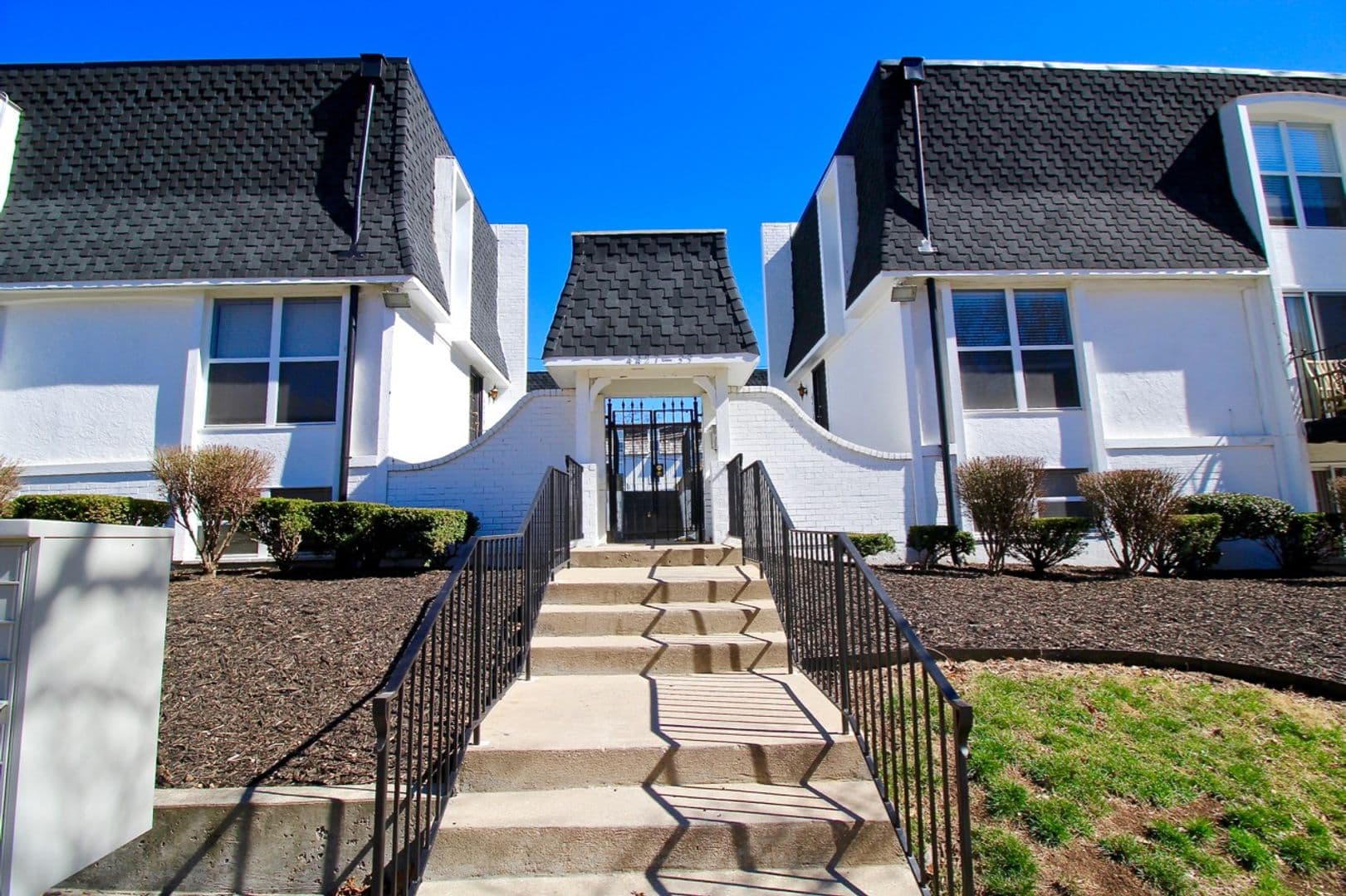 Kansas City Apartment: 4427 Holly Street