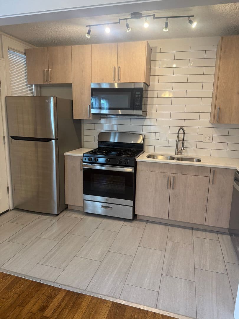 Kansas City Apartment: 4319 - 4327 Mercier Street