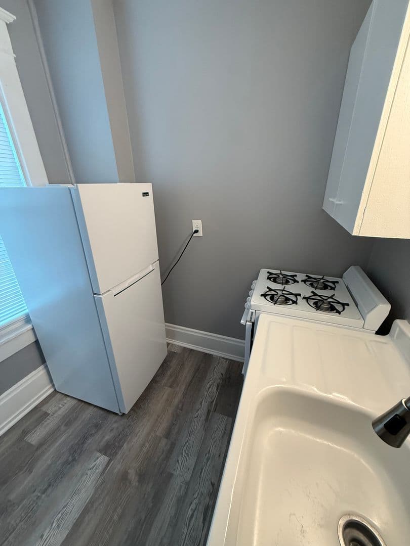 Kansas City Apartment: 3966 Warwick Blvd