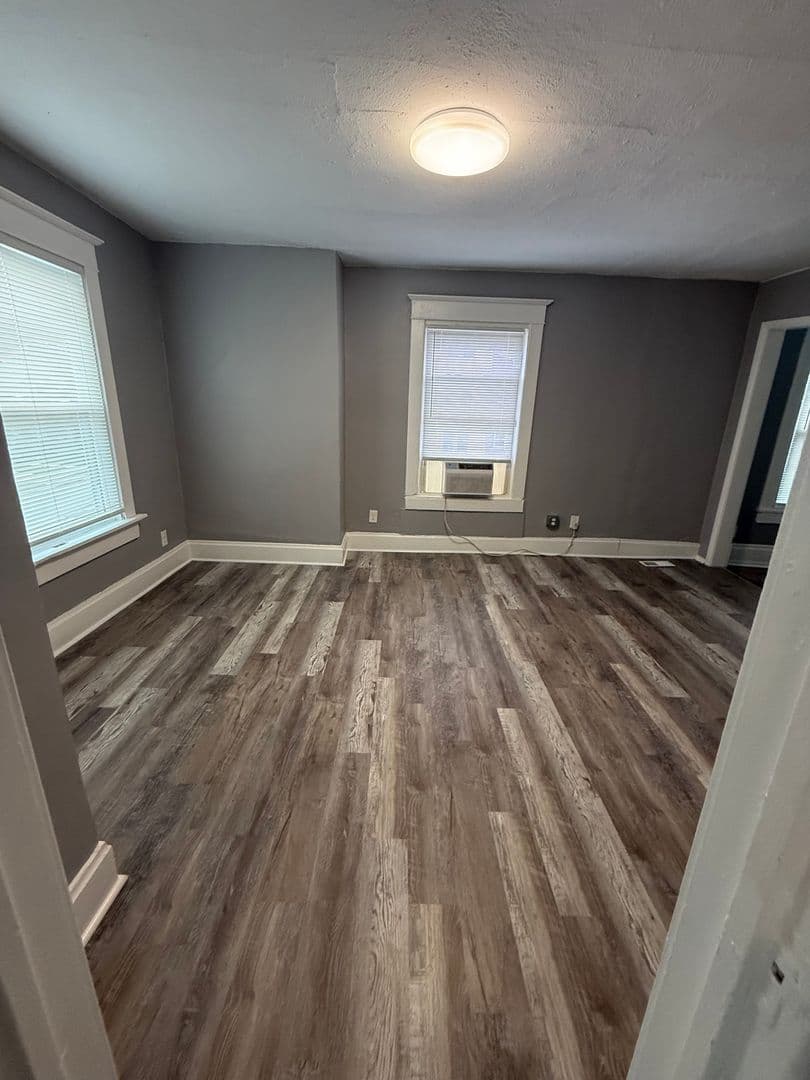 Kansas City Apartment: 3966 Warwick Blvd