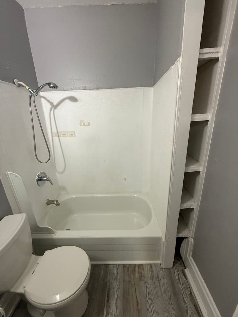 Kansas City Apartment: 3966 Warwick Blvd