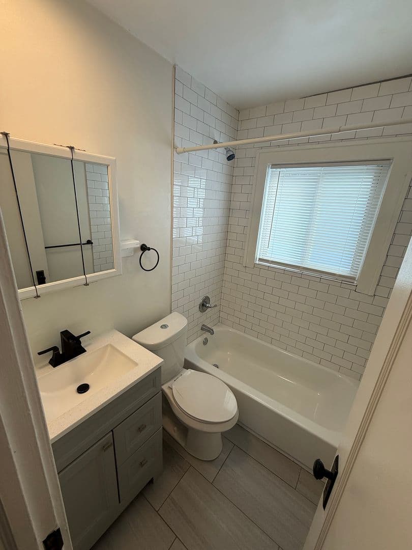 Kansas City Apartment: 4319 - 4327 Mercier Street