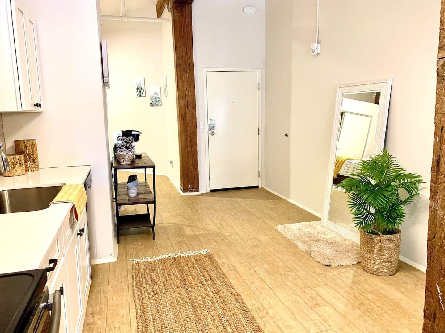 Kansas City Apartment: 218 Delaware St