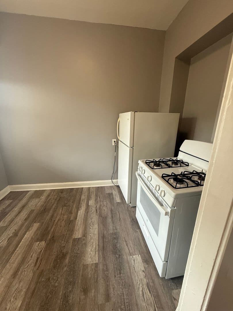 Kansas City Apartment: 4144-4146 Warwick Blvd