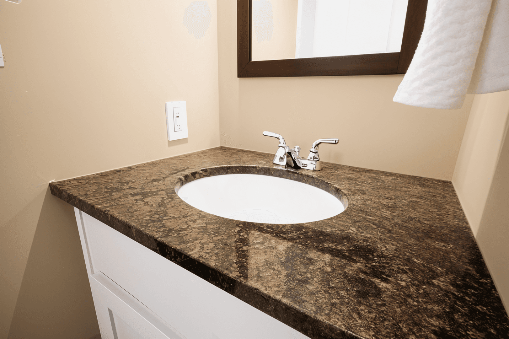 Kansas City Apartment: 4427 Holly Street