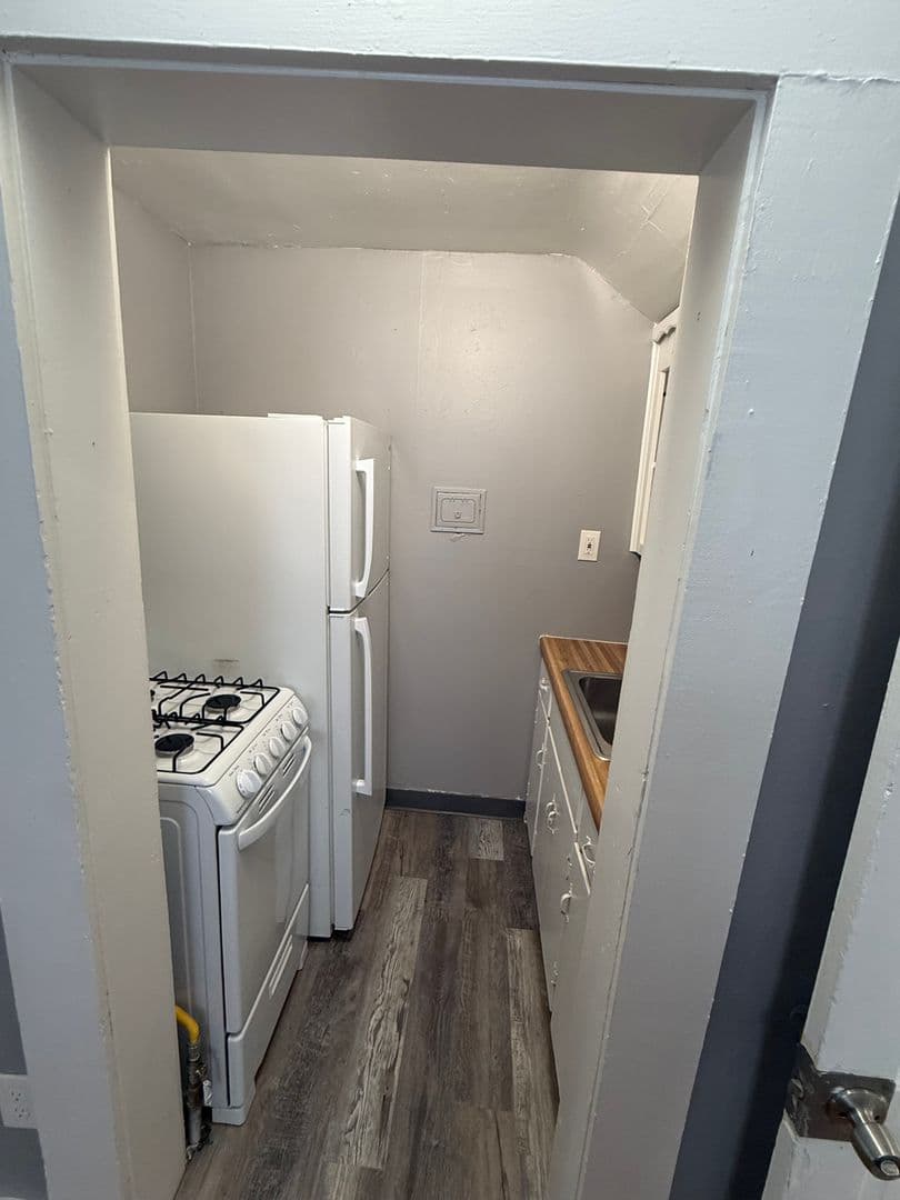 Kansas City Apartment: 3826 Warwick Blvd