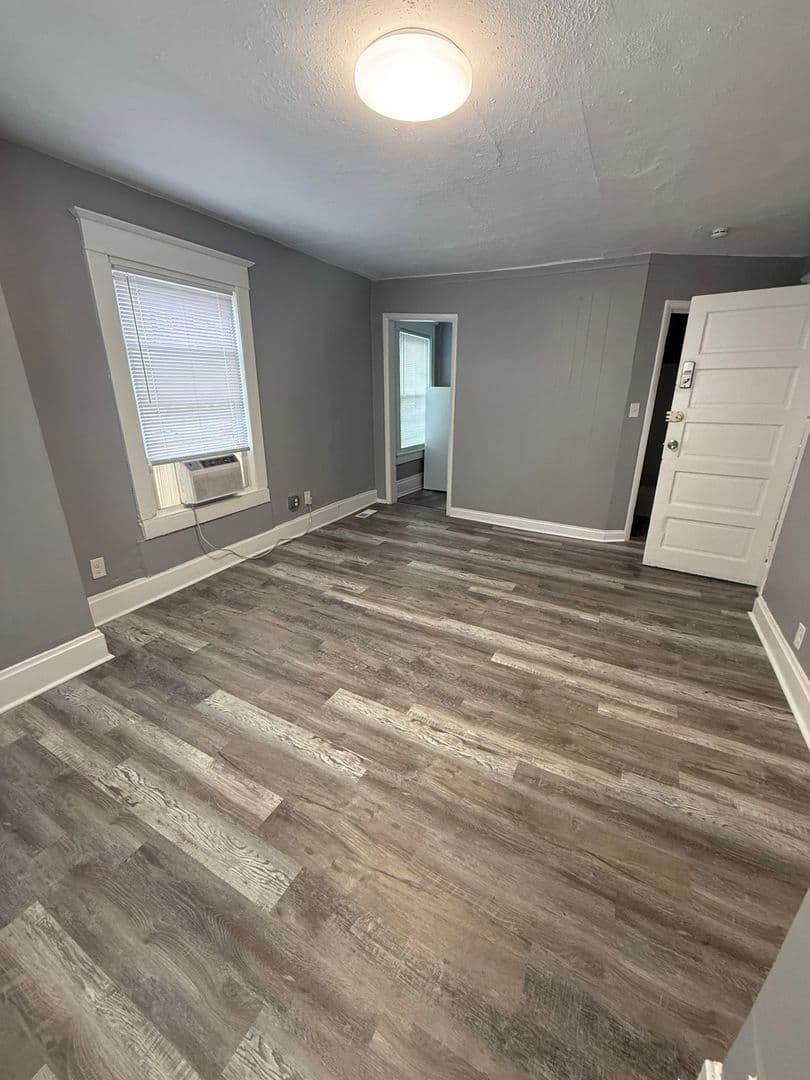 Kansas City Apartment: 3966 Warwick Blvd