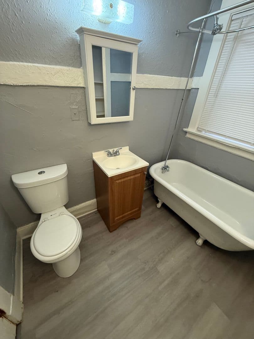 Kansas City Apartment: 4128-4130 Warwick Blvd