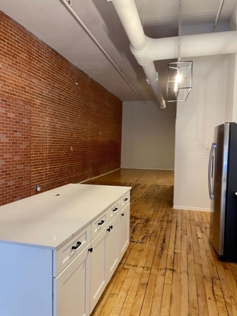 Kansas City Apartment: 218 Delaware St