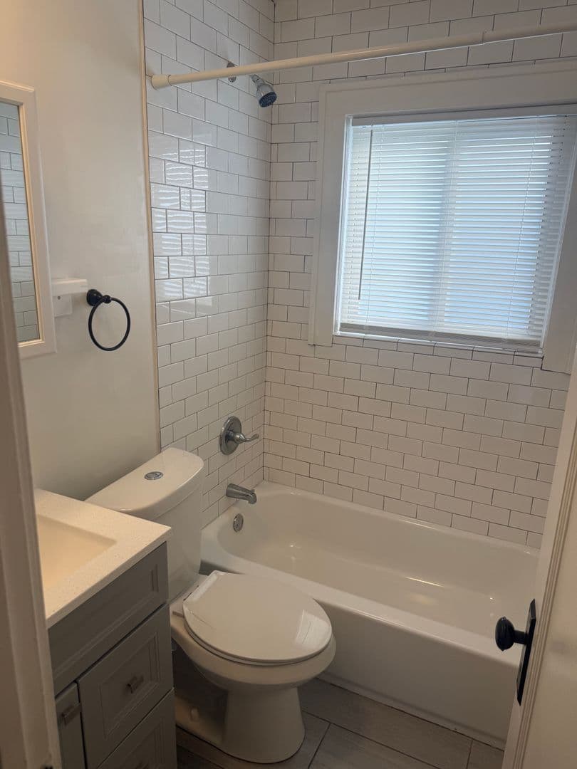 Kansas City Apartment: 4319 - 4327 Mercier Street