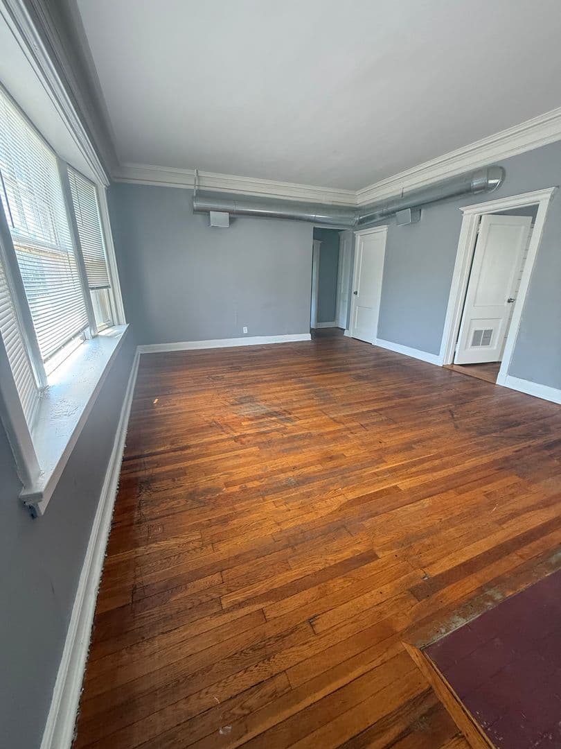 Kansas City Apartment: 4144-4146 Warwick Blvd
