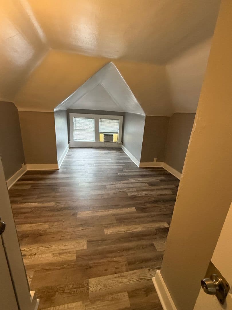 Kansas City Apartment: 3826 Warwick Blvd