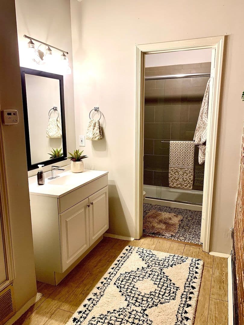 Kansas City Apartment: 218 Delaware St
