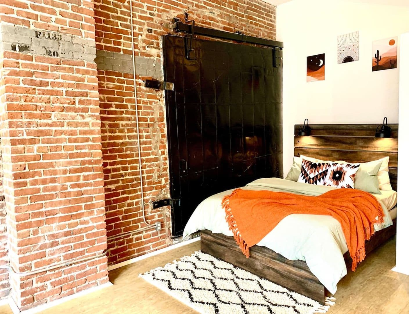 Kansas City Apartment: 218 Delaware St