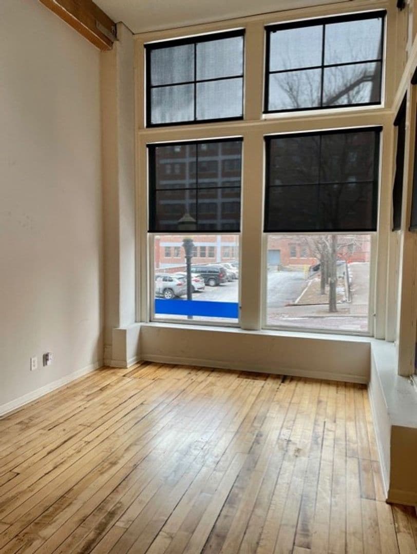Kansas City Apartment: 218 Delaware St
