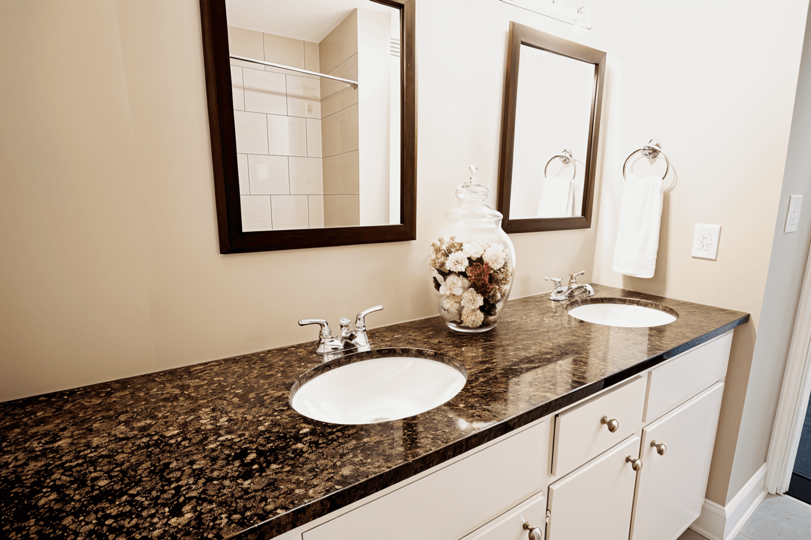 Kansas City Apartment: 4427 Holly Street
