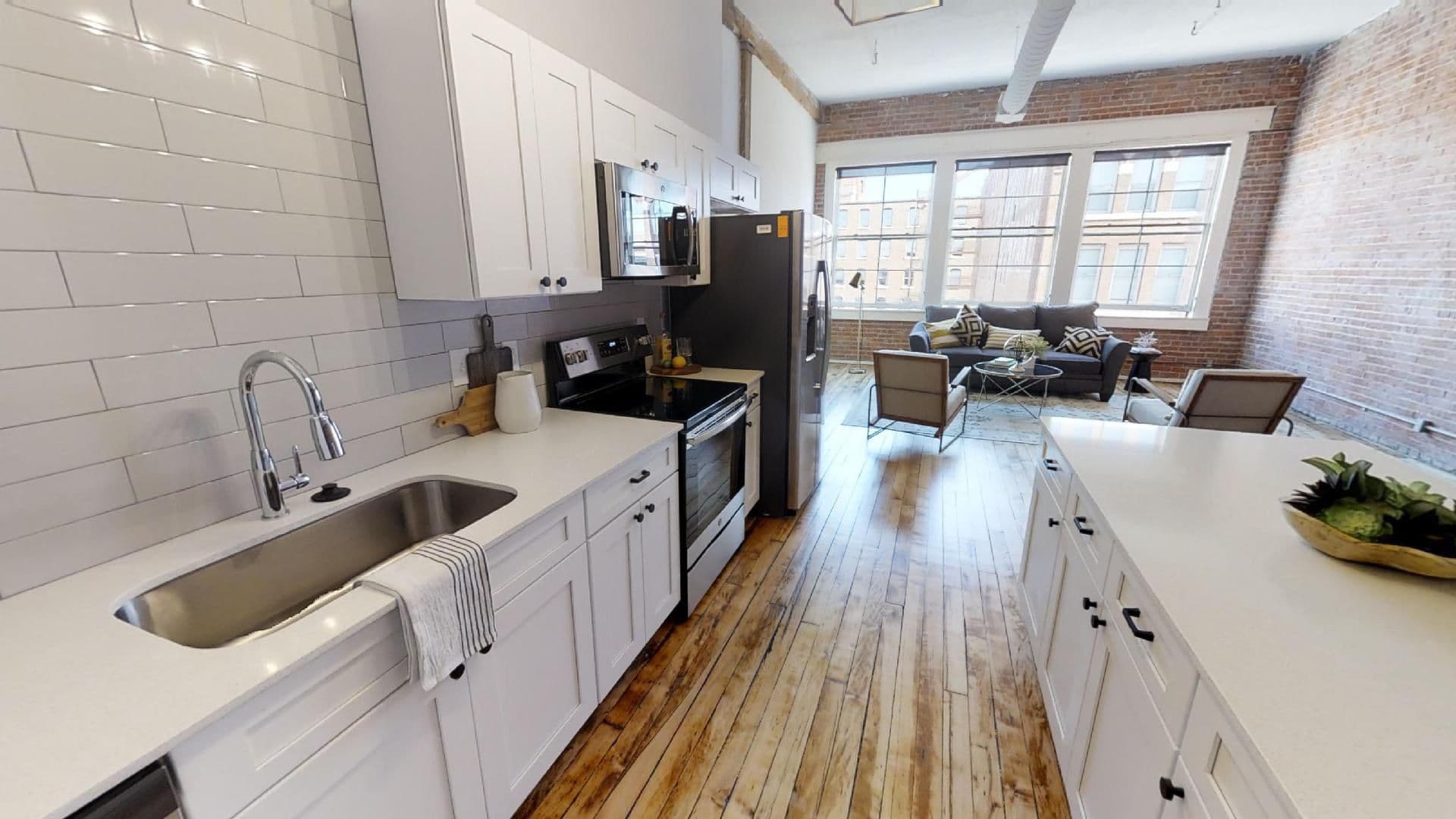 Kansas City Apartment: 218 Delaware St