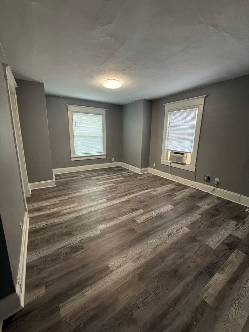 Kansas City Apartment: 3966 Warwick Blvd