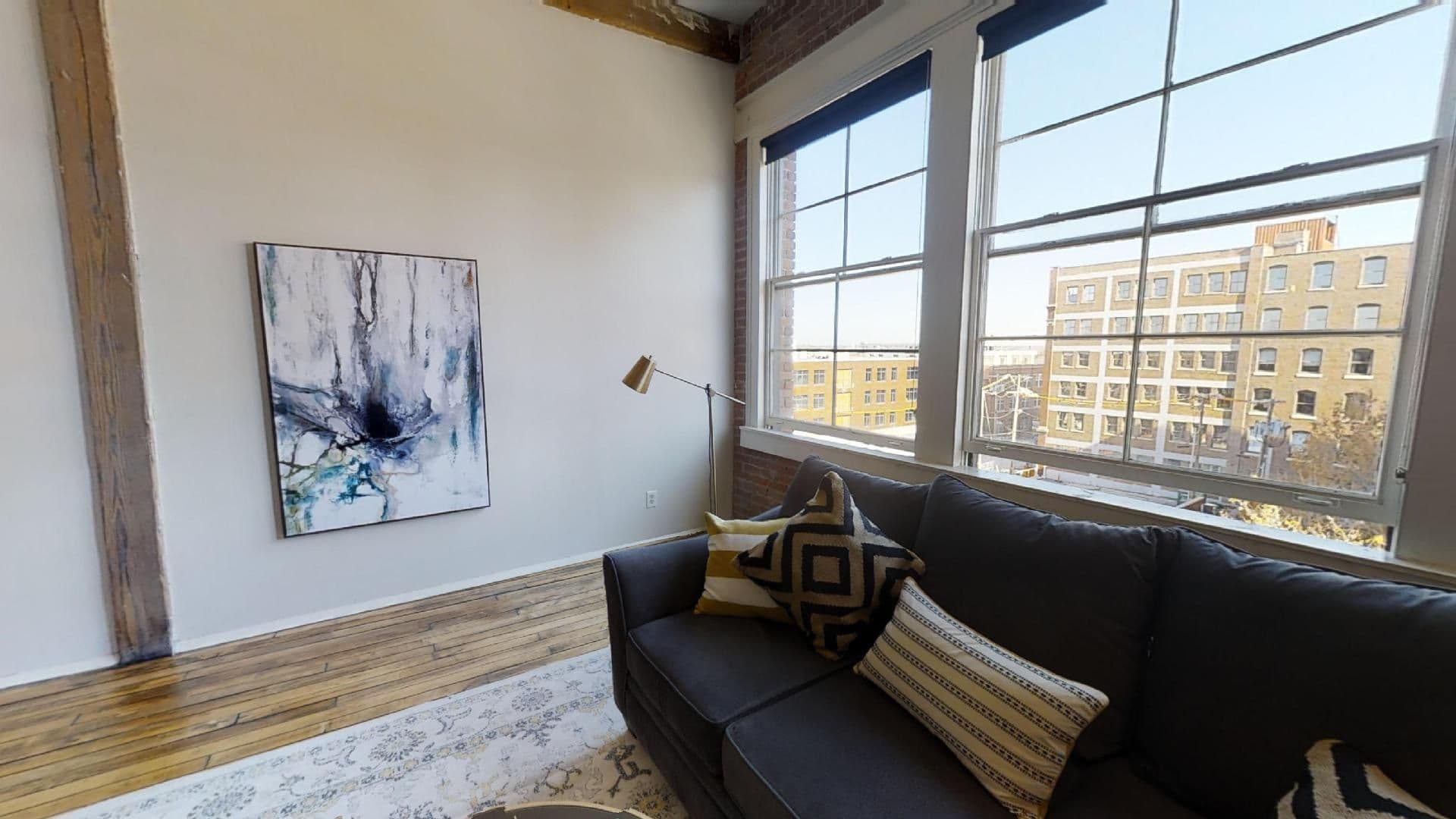 Kansas City Apartment: 218 Delaware St