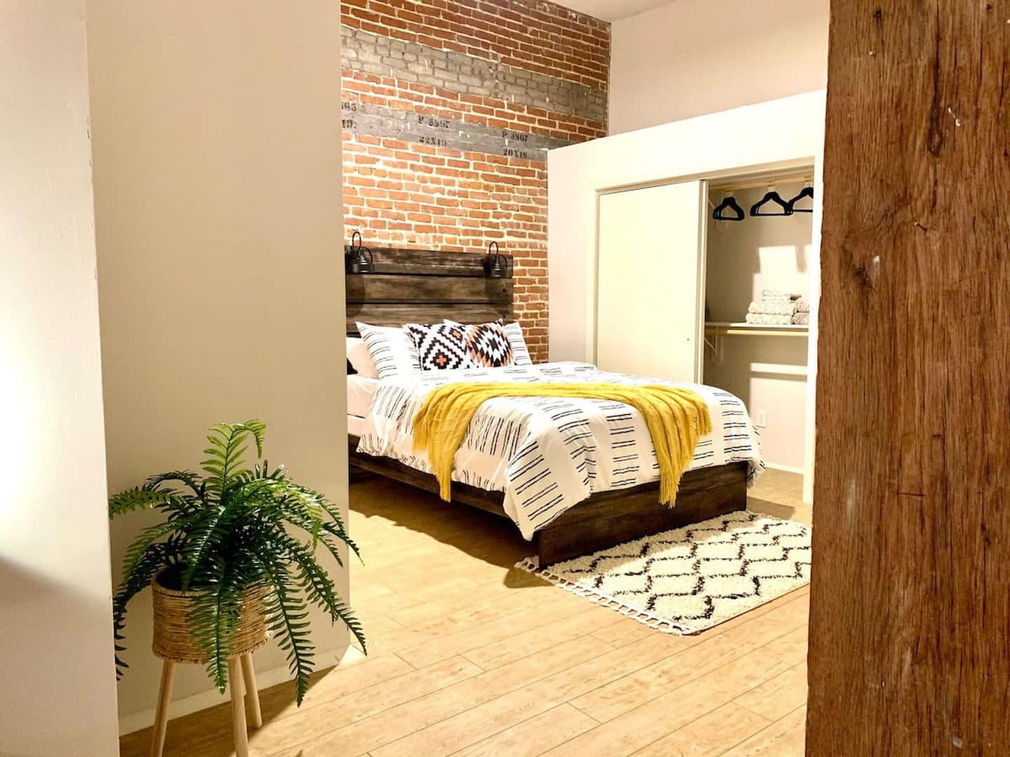 Kansas City Apartment: 218 Delaware St