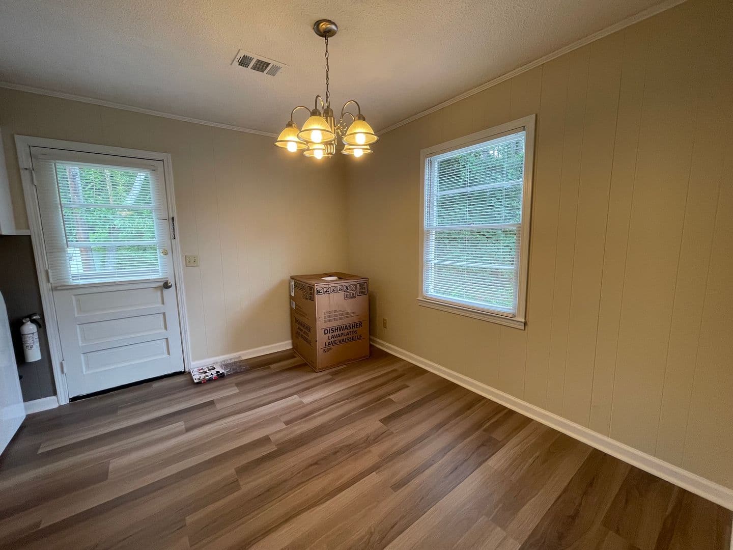 Clemson Apartment: 207 Charleston Ave