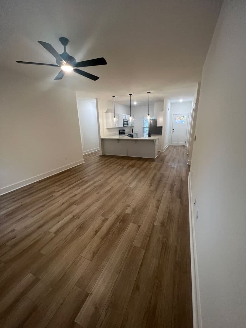 Central Apartment: 224 Willow Ct
