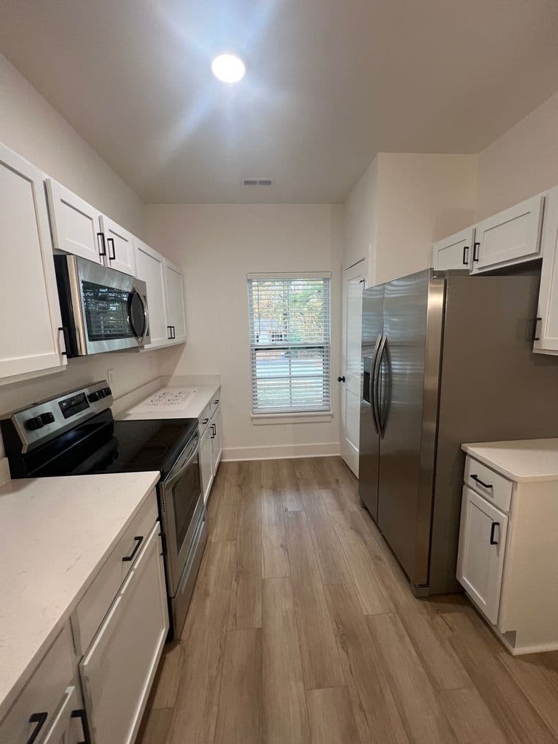 Central Apartment: 224 Willow Ct